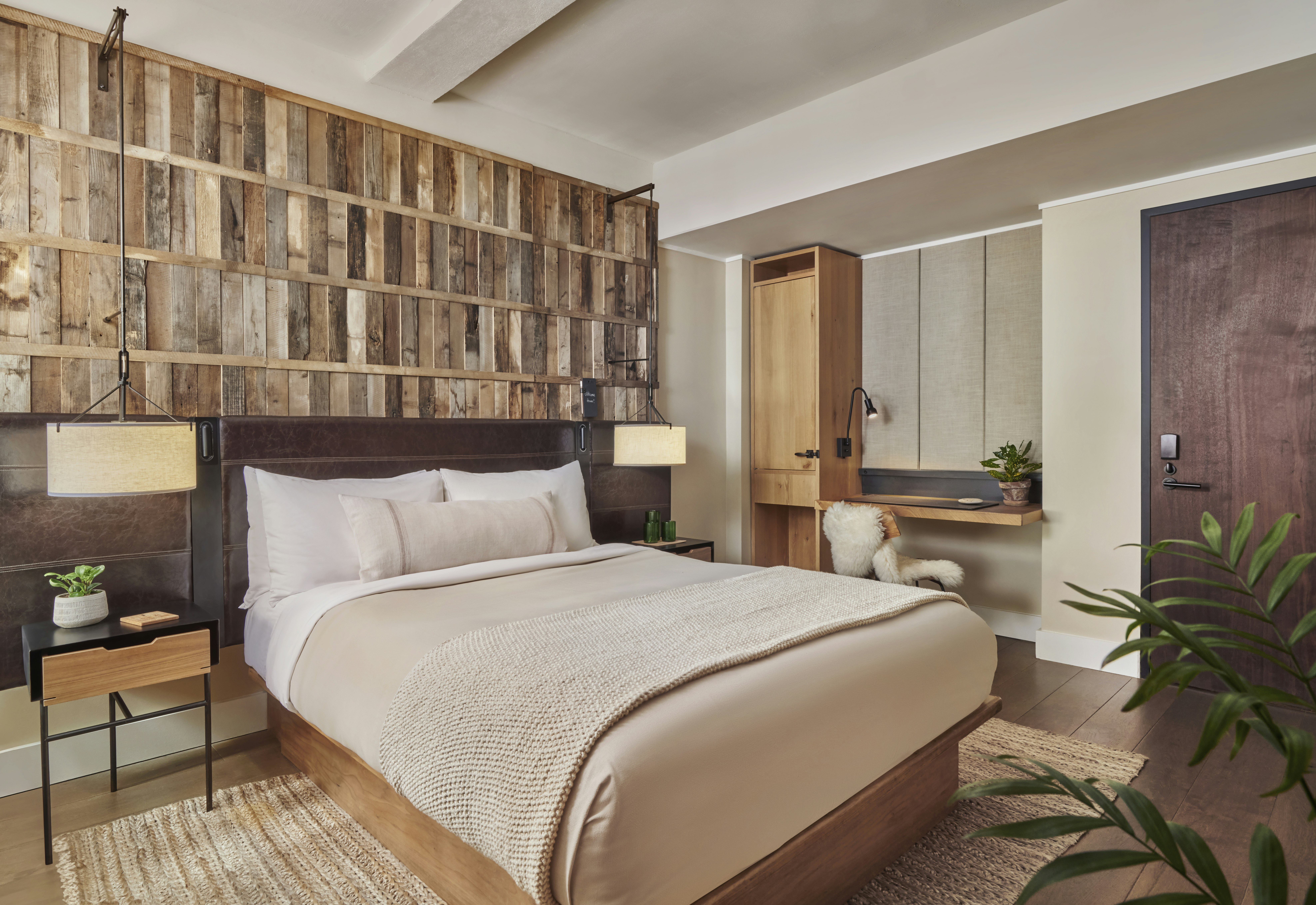 ROOM, QUEEN BED, ALCOVE