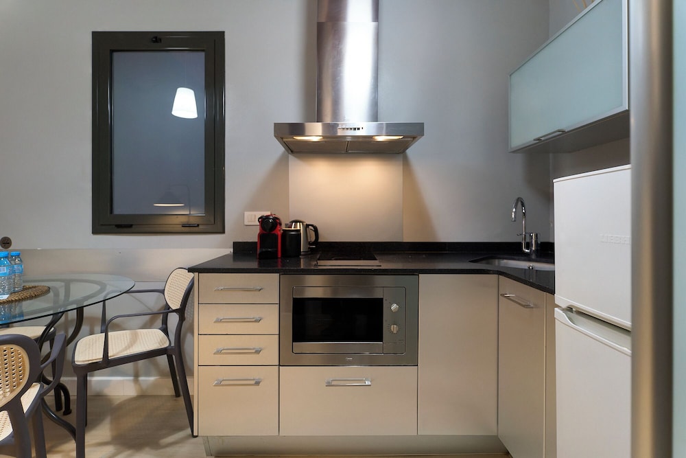 Fira Centric Apartments 67/72