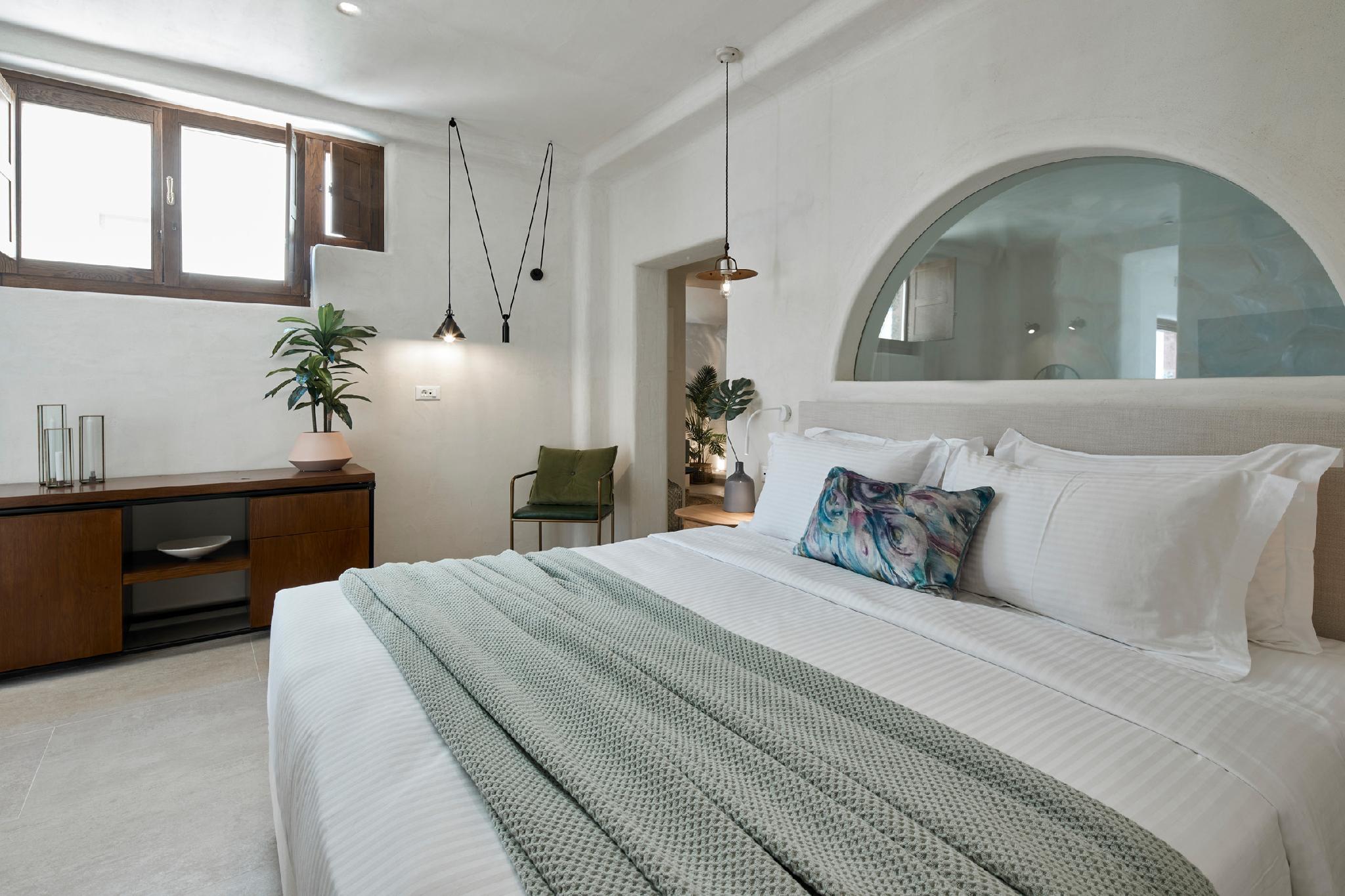 Superior, Suite, Indoor Jetted Tub