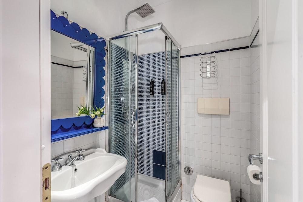 Townhouse Condotti 29 46/53