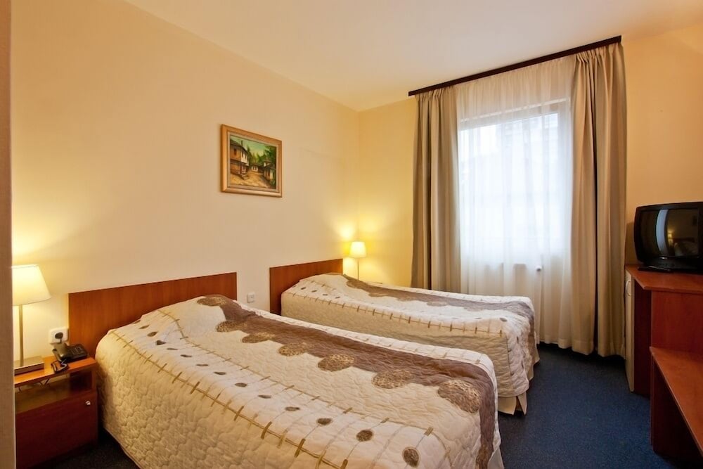 Hotel Cheap 7/34
