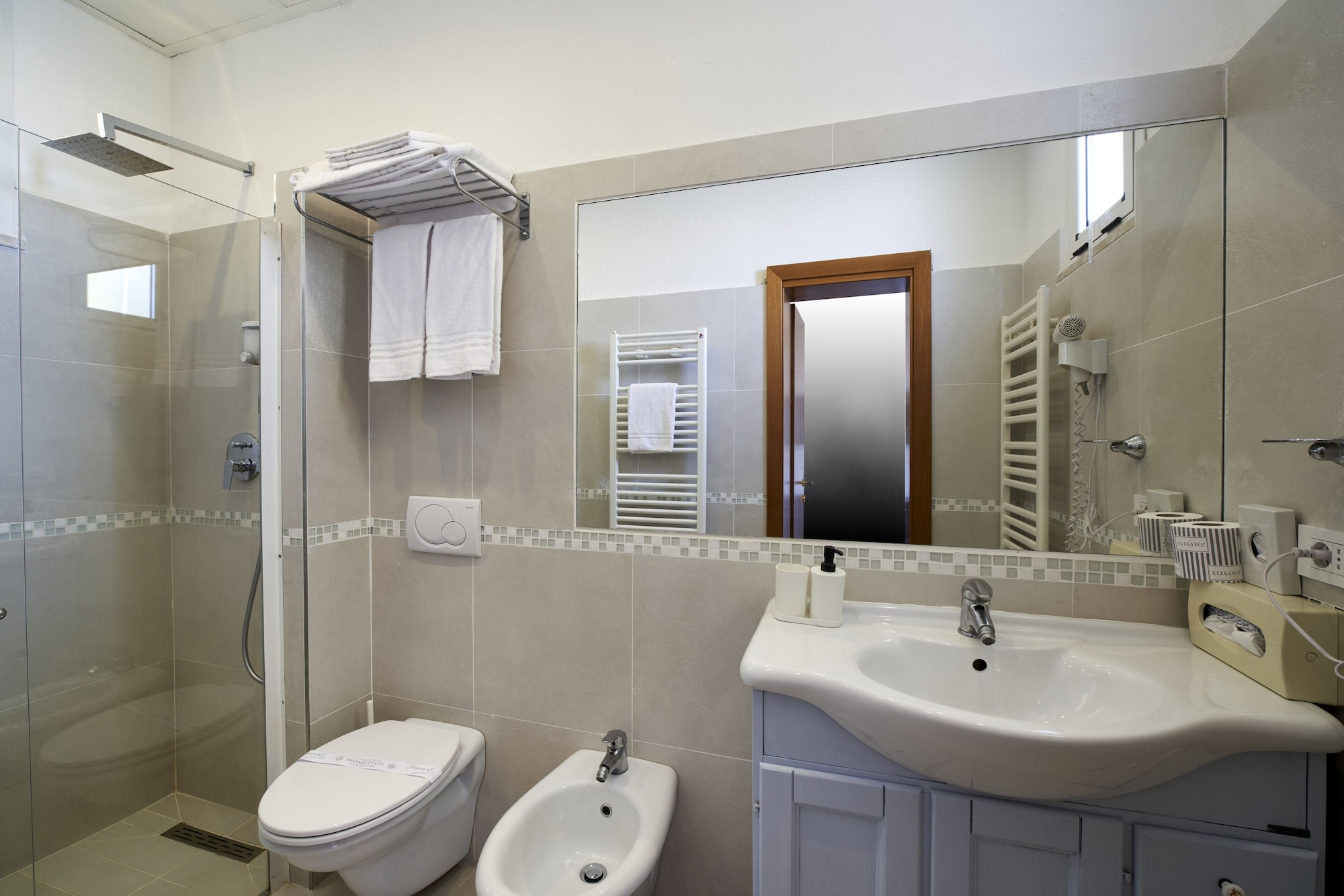 2 BEDROOMS, SUITE, SEA VIEW, HOT TUB