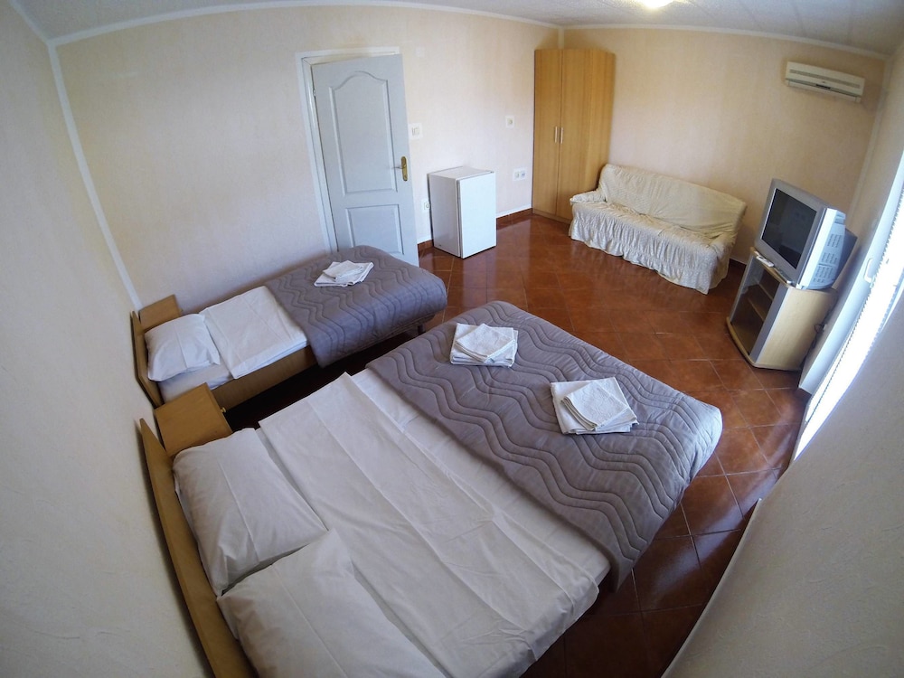 Martinovic Rooms 26/41