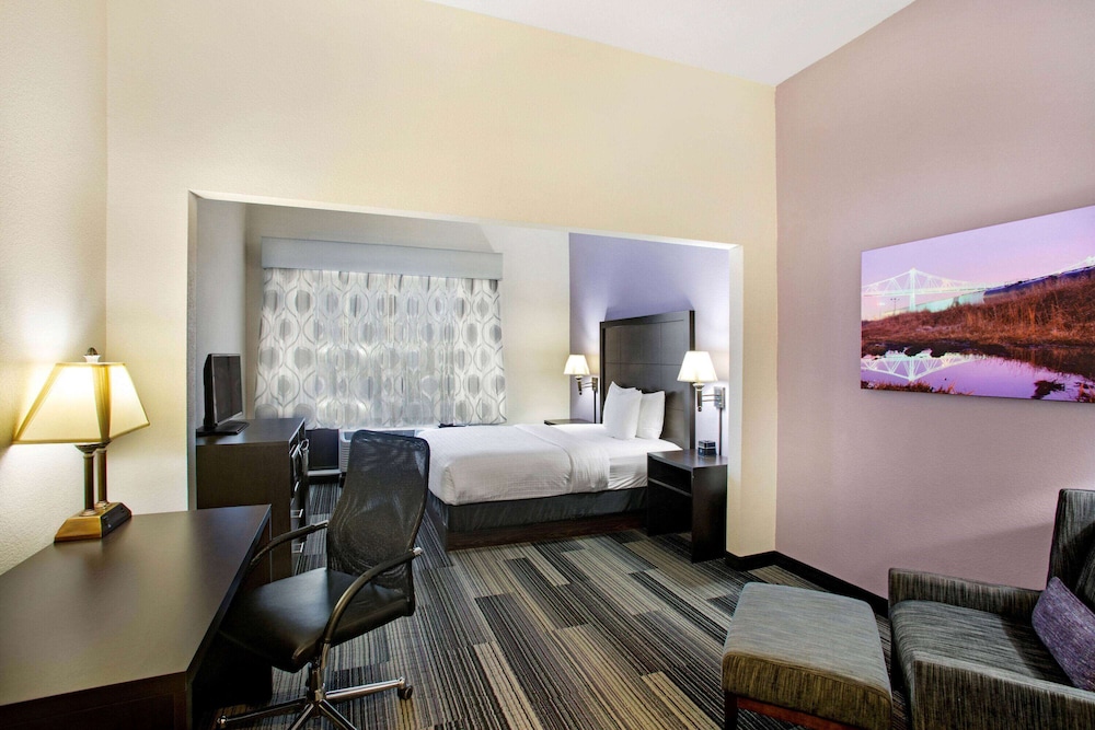 La Quinta Inn Suites Springfield Airport Plaza 28/61