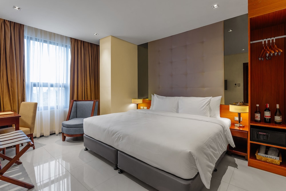 Summit Hotel Tacloban 27/63