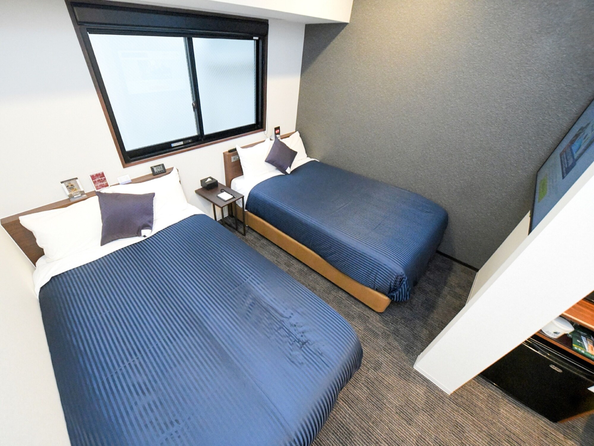 BUSINESS, TWIN BEDS