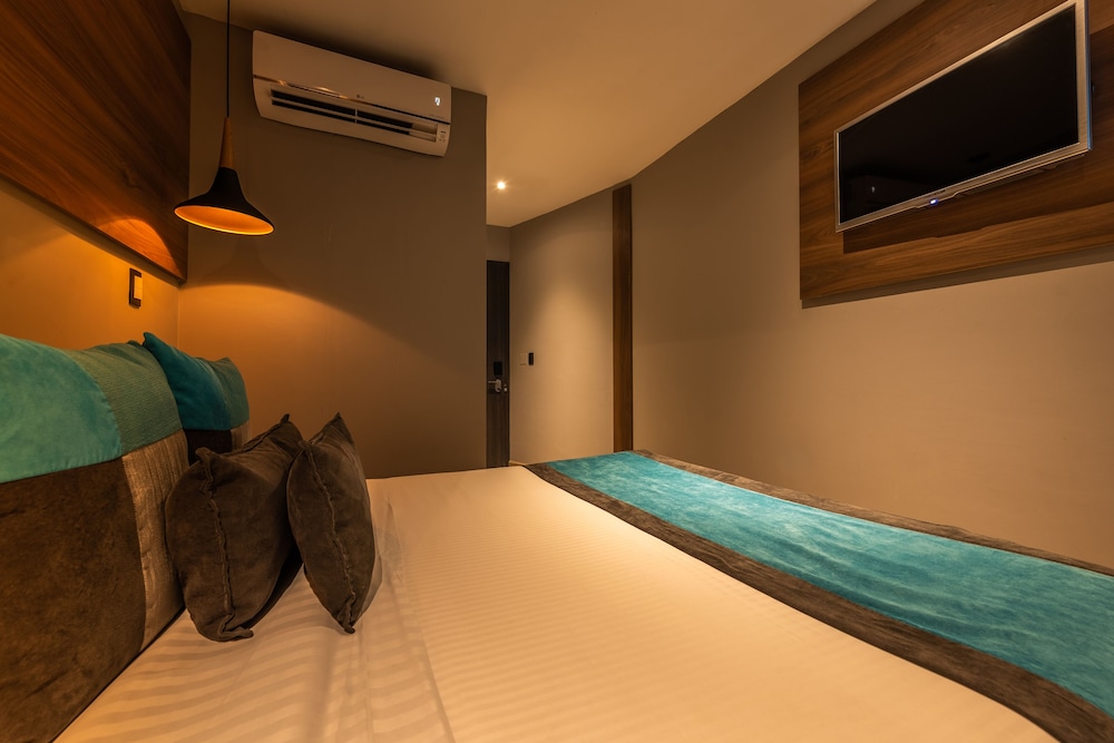 HOTEL BLUE CONCEPT 43/65