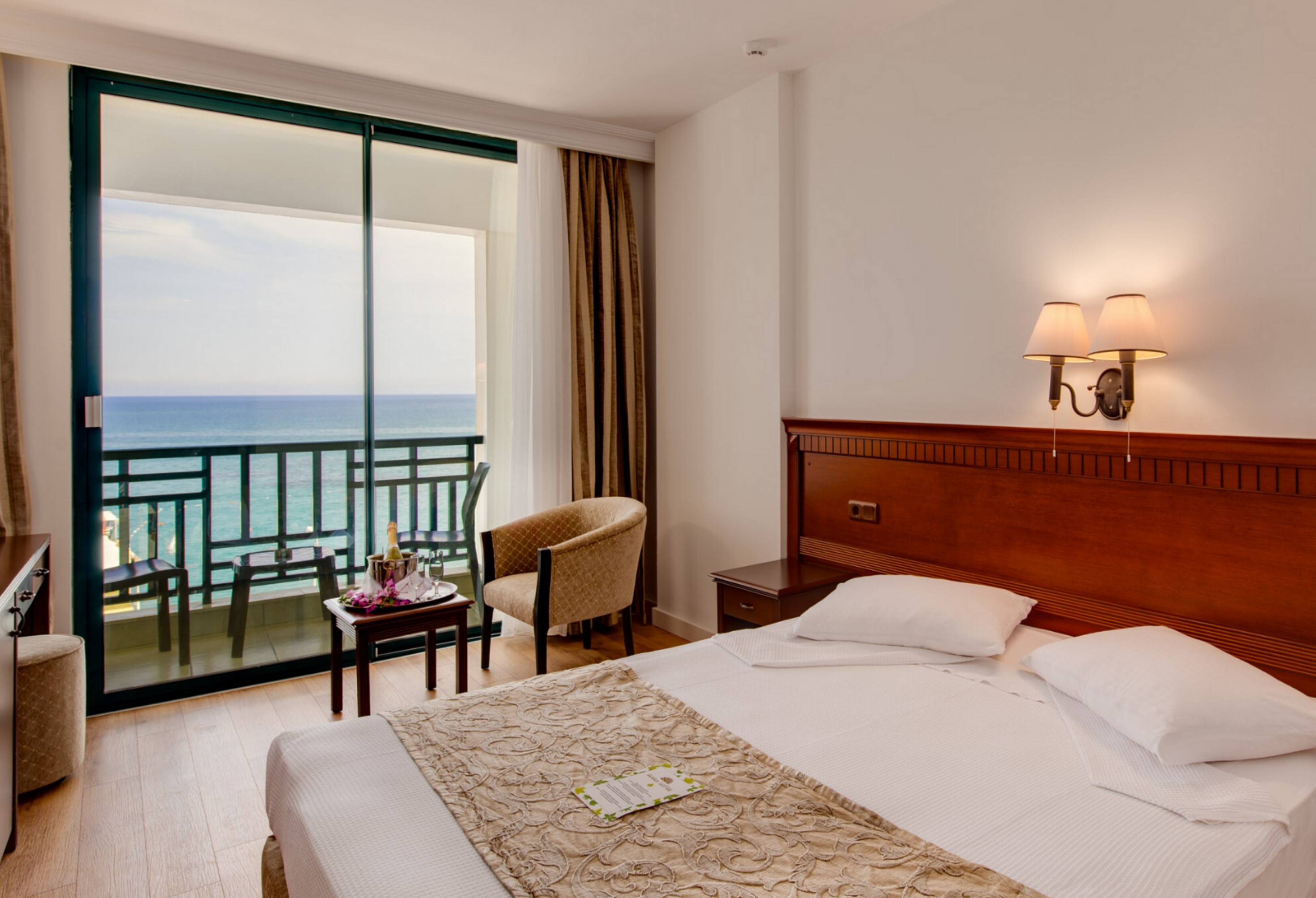 Room, Double Bed, Lateral Side Sea View, Balcony