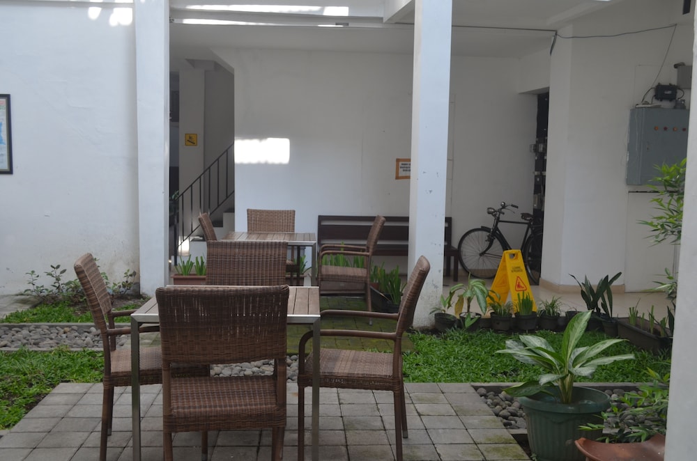 Mawar Asri Hotel 37/43