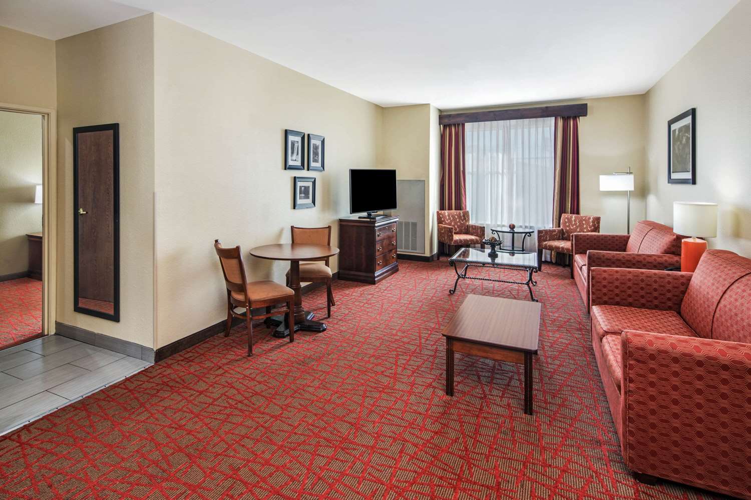 La Quinta Inn Suites By Wyndham Oxford Anniston 8/14