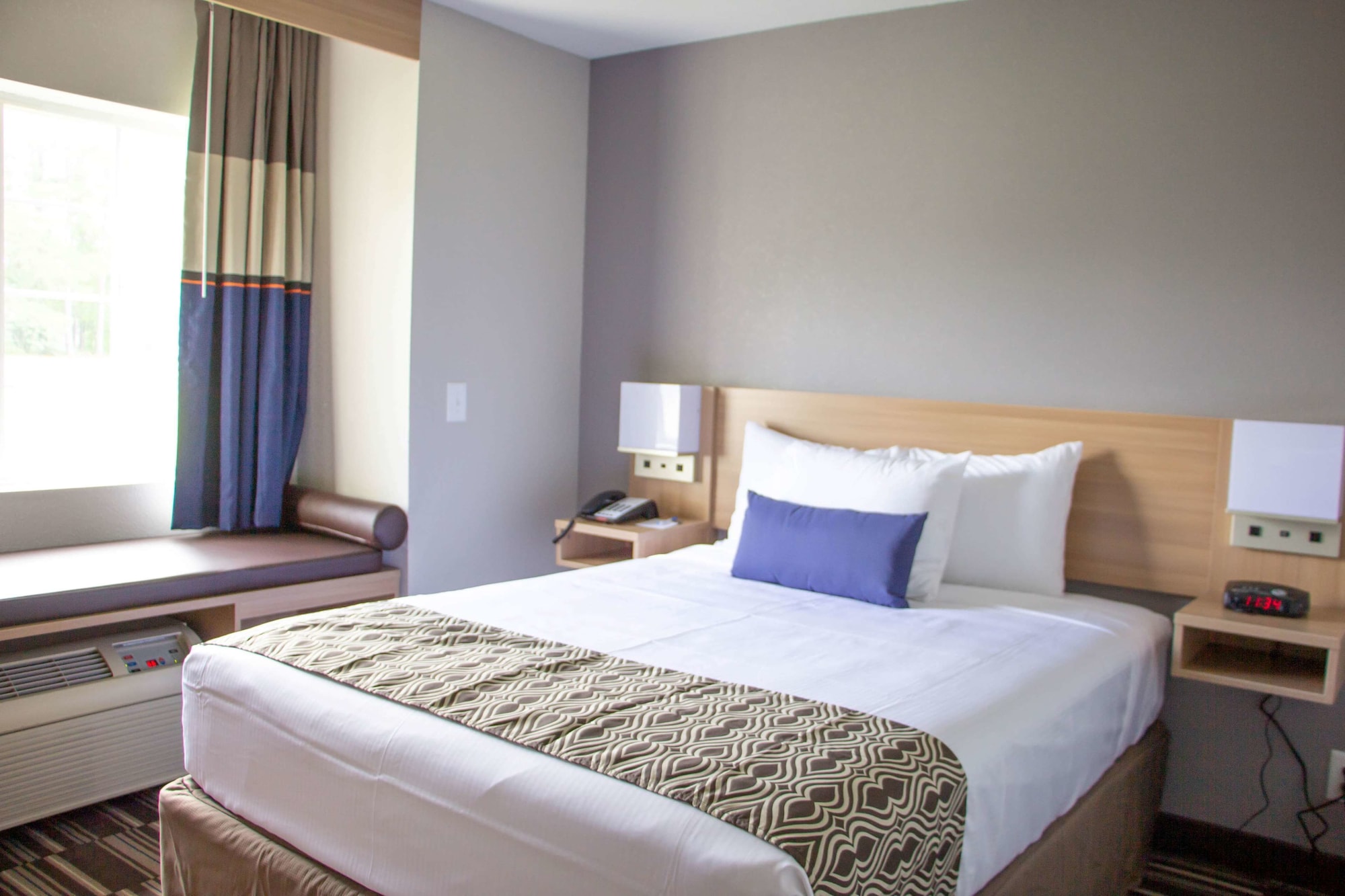 Room, Queen Bed