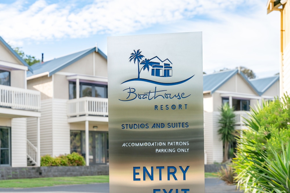 Boathouse Resort Studios & Suites 2/69