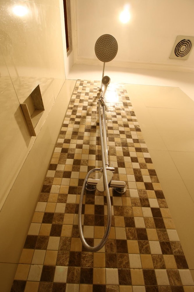 Hotel Wahyu Dana 18/46
