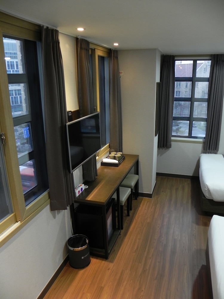 EHWA HOTEL MYEONGDONG 45/69