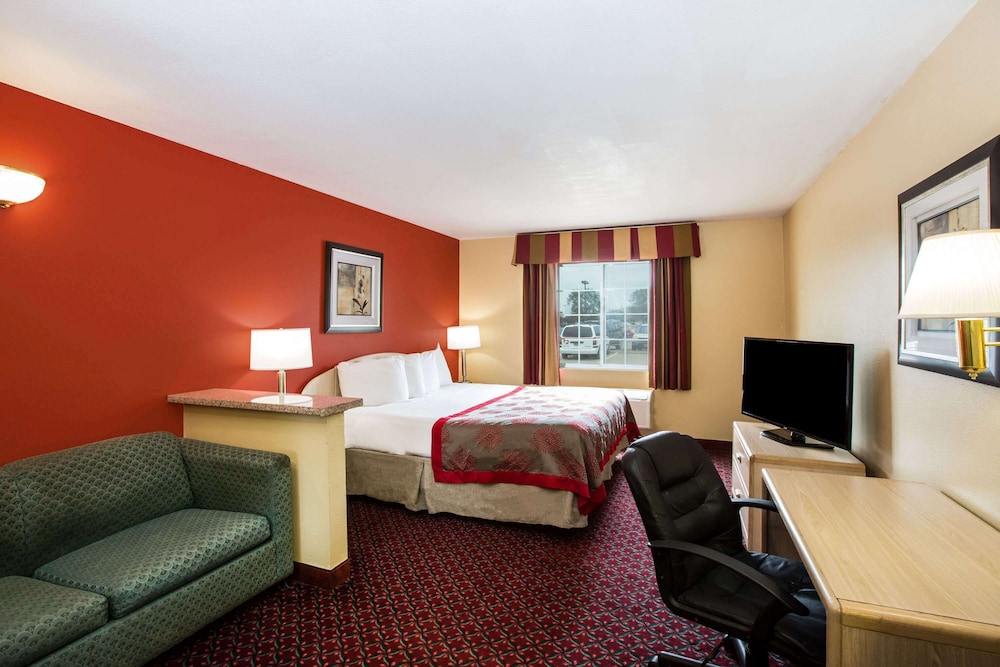 Ramada by Wyndham Sioux Falls 9/16