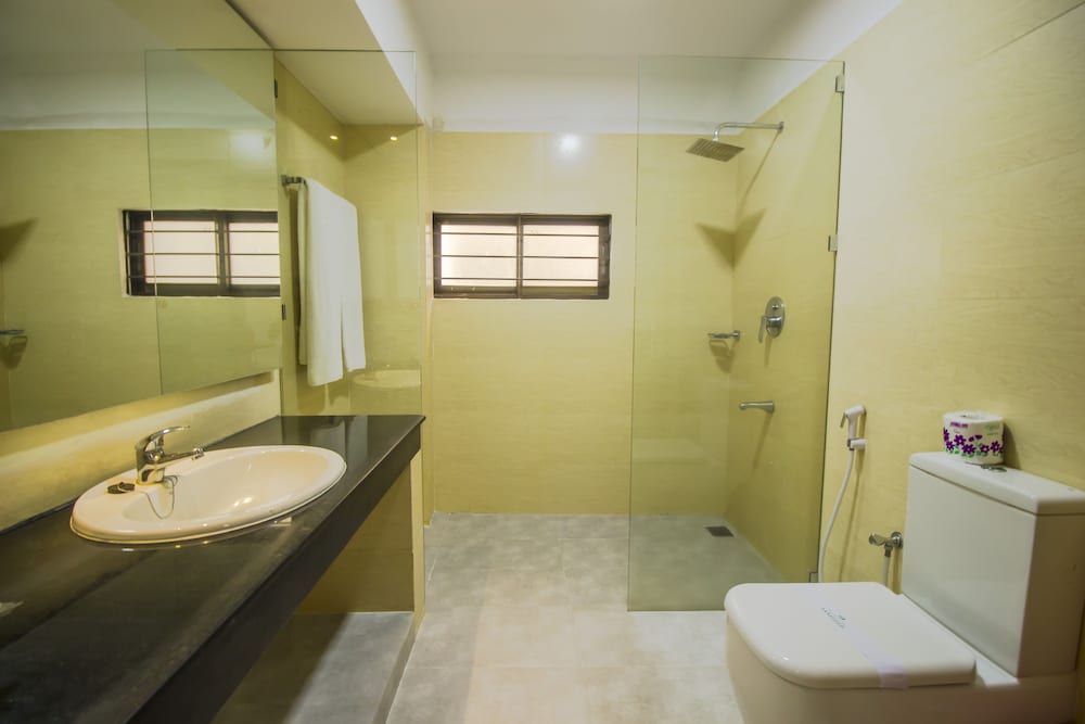 ASIA PACIFIC HOTEL 49/50