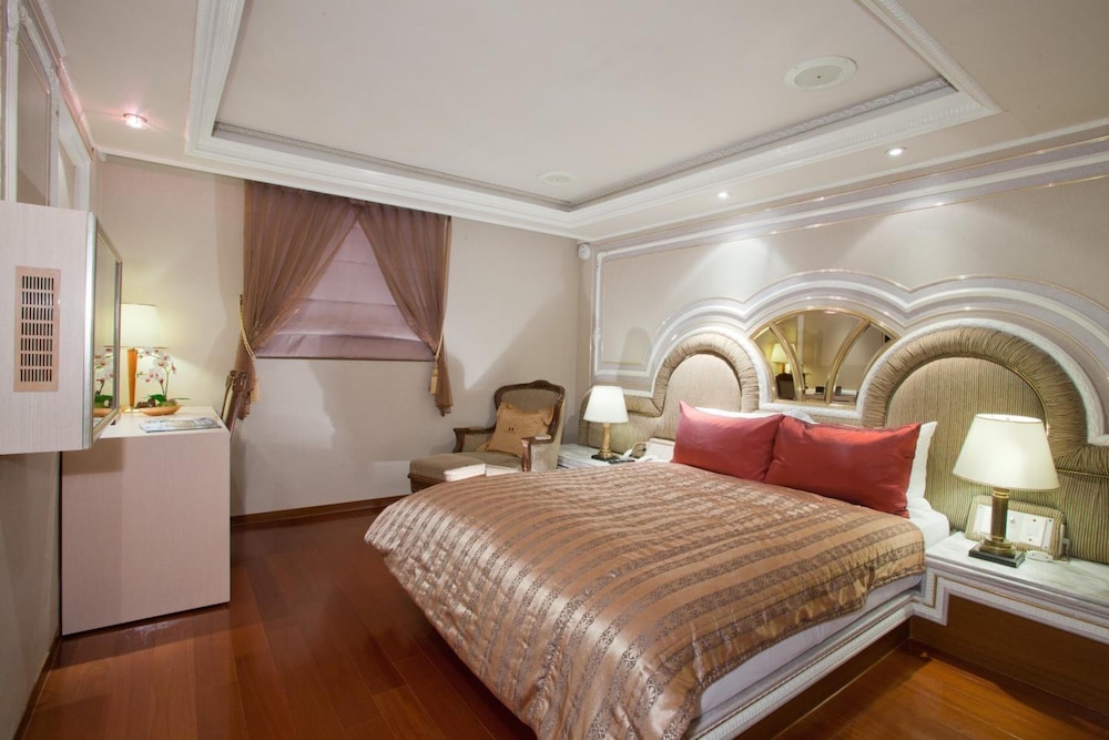 Charming Castle Hotel Taipei 9/28