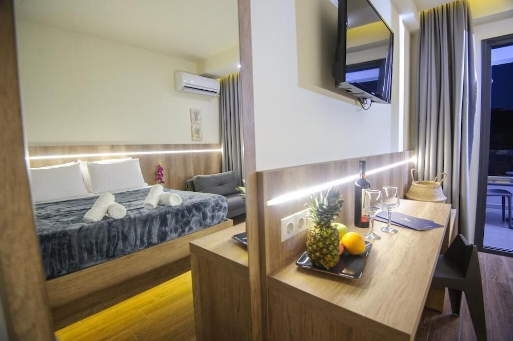 YAKINTHOS HOTEL 23/28
