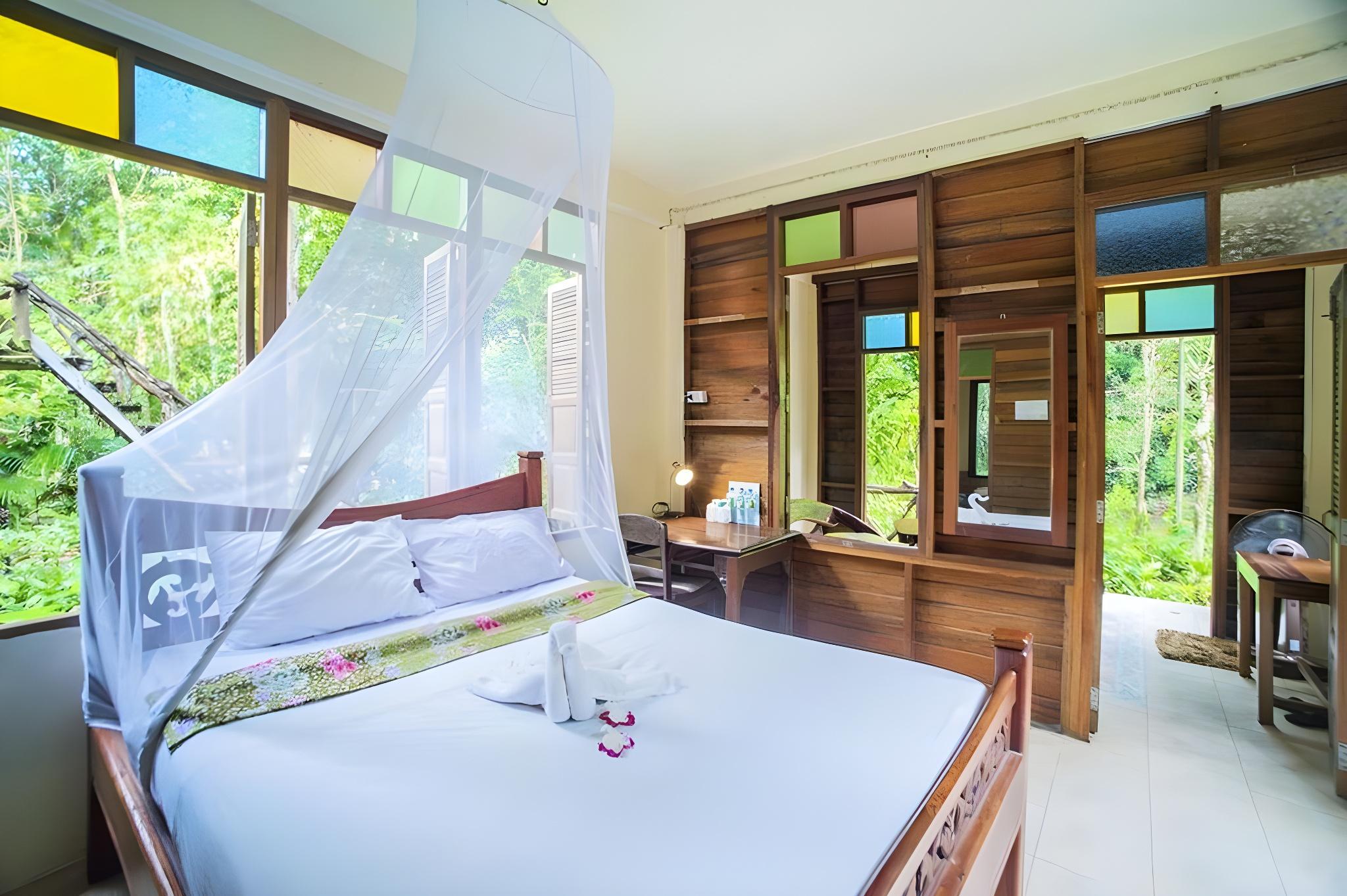 Garden, Queen Bed