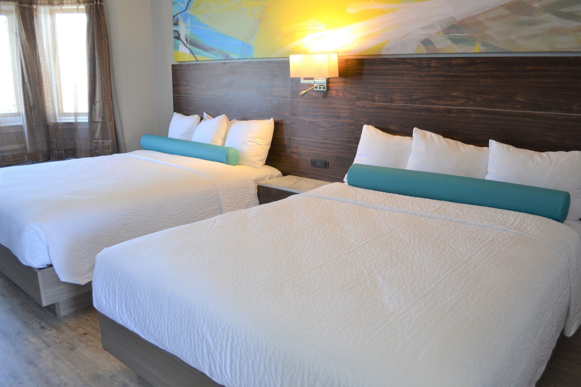 STANDARD, 2 QUEEN BEDS