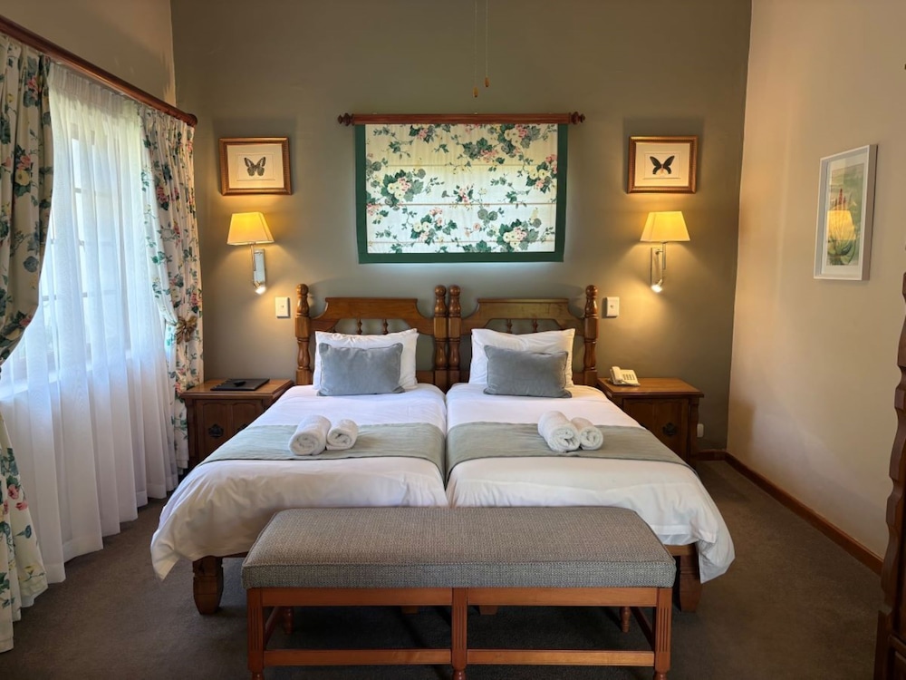 Rose Court, Twin Beds