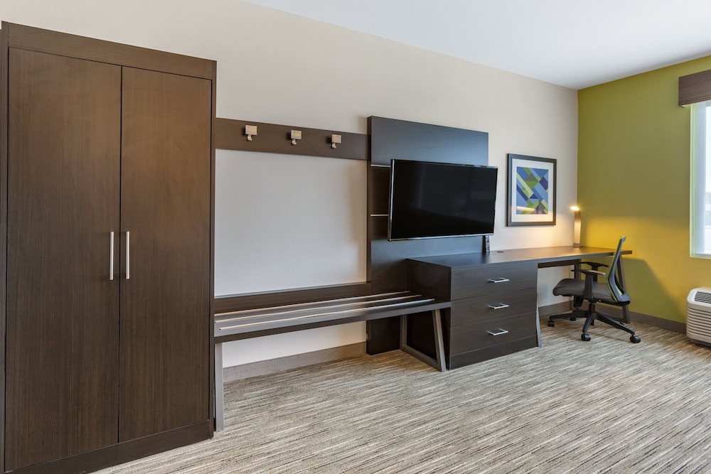 Holiday Inn Express Suites Phoenix Dwtn State Capitol 12/58