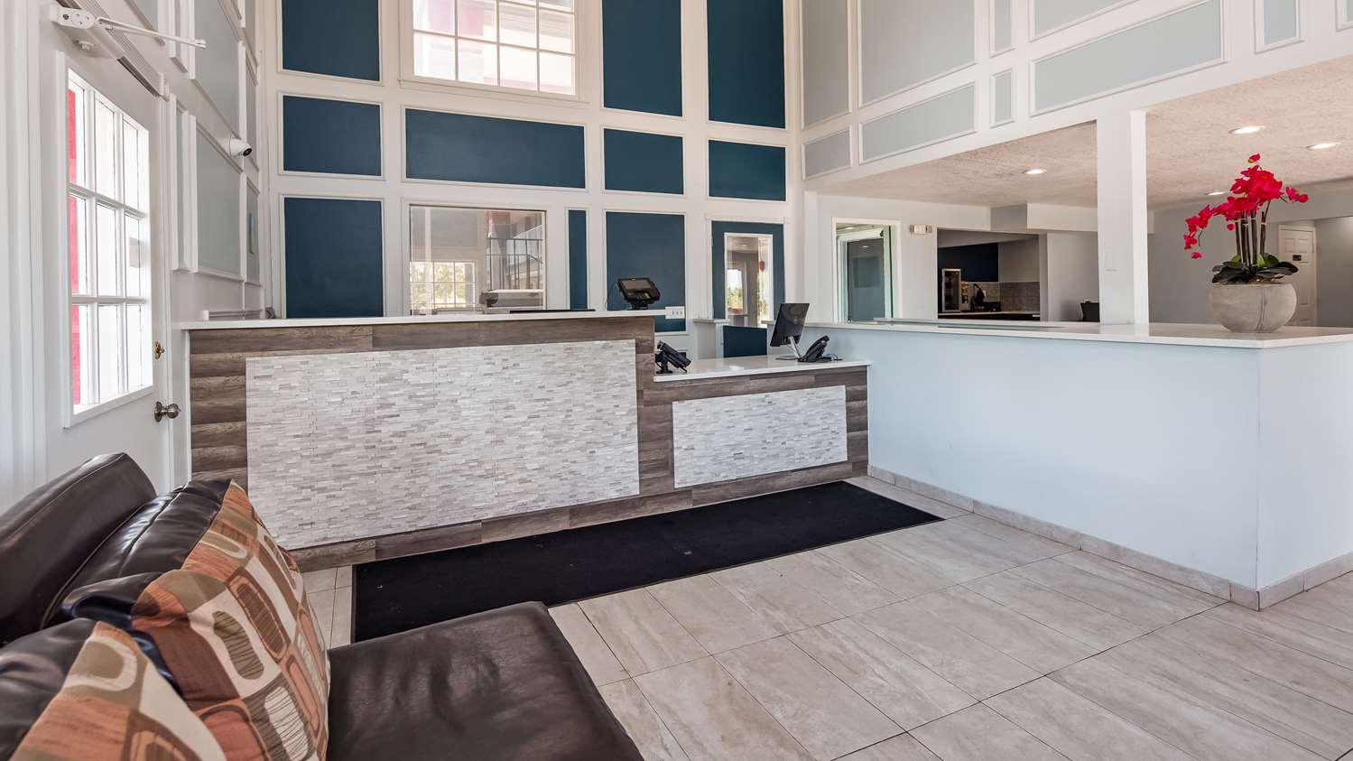 SureStay Hotel by Best Western Olathe 1/11