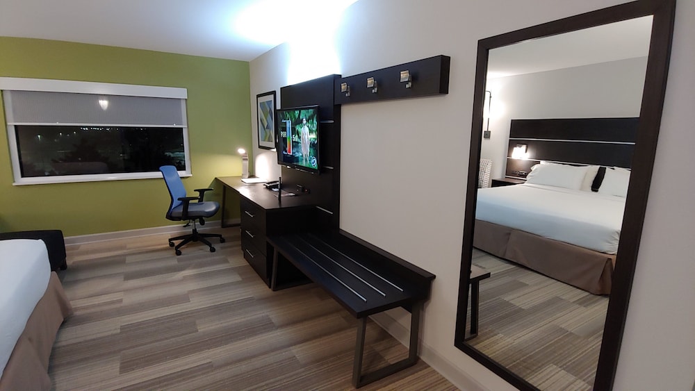 Holiday Inn Express Rolling Mdws Schaumburg Area 27/33