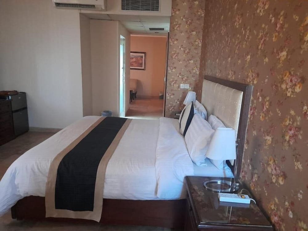 Shalimar Tower Hotel Lahore 16/50