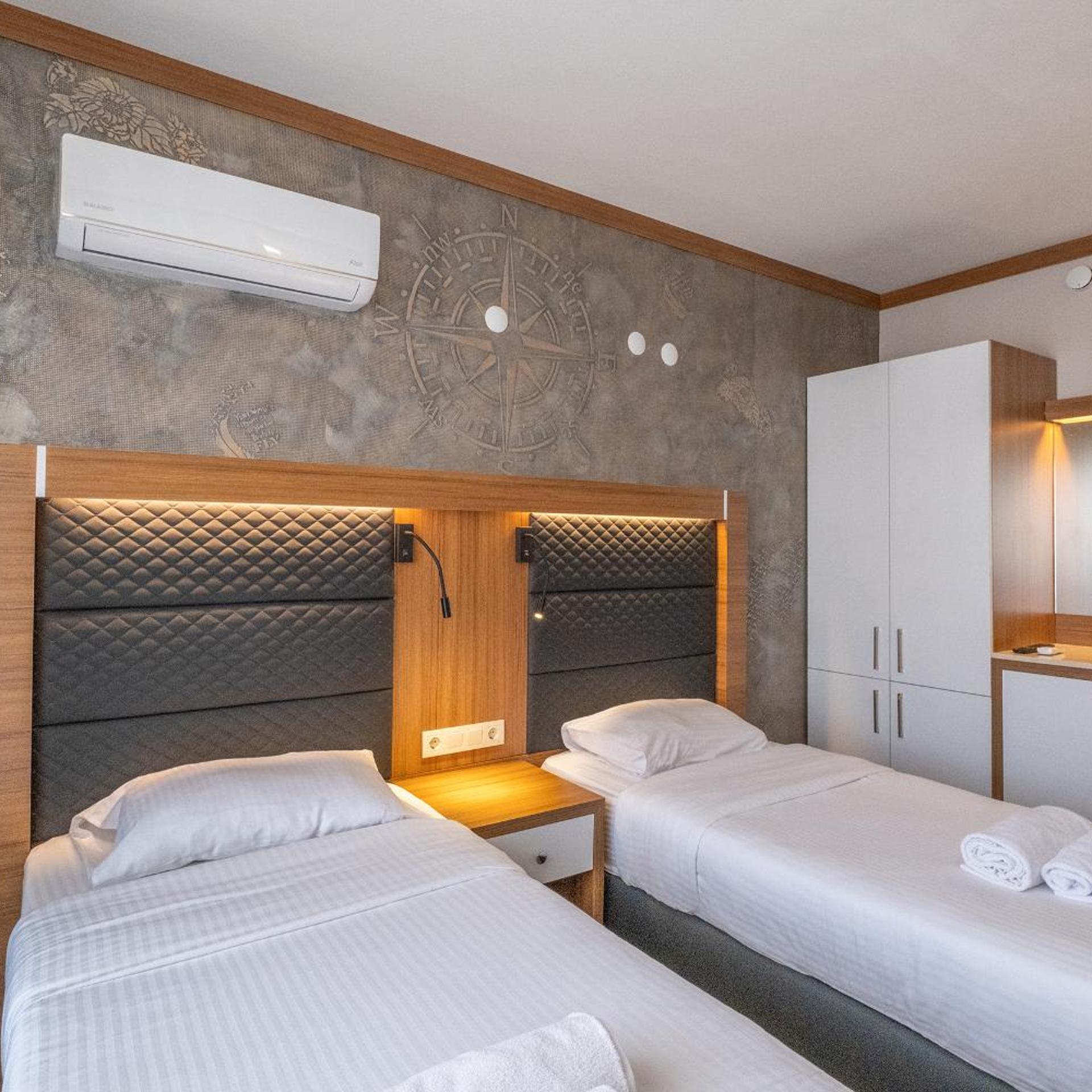 Standard, Twin Beds, Land View