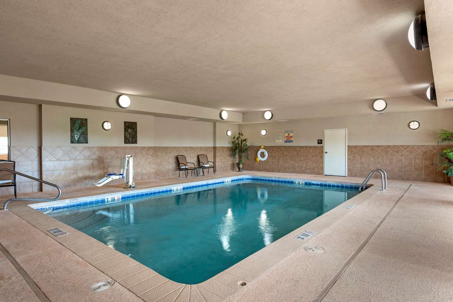 Best Western Plus Capital Inn 23/48