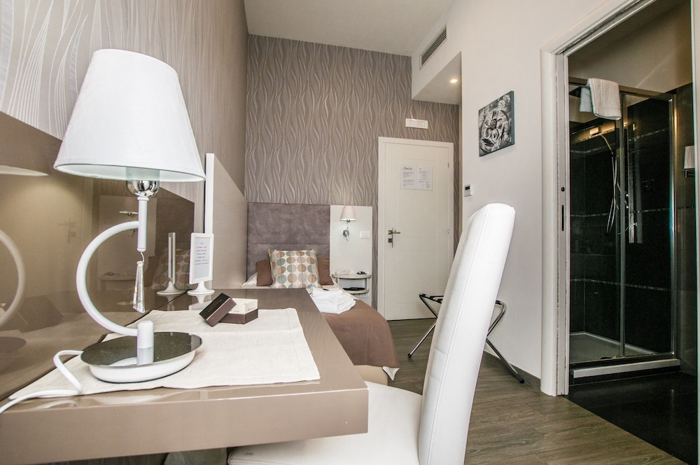 Elenoire Rooms & Suite 26/48