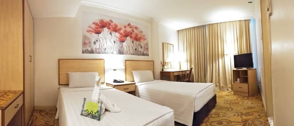 The Orchid Hotel 11/18