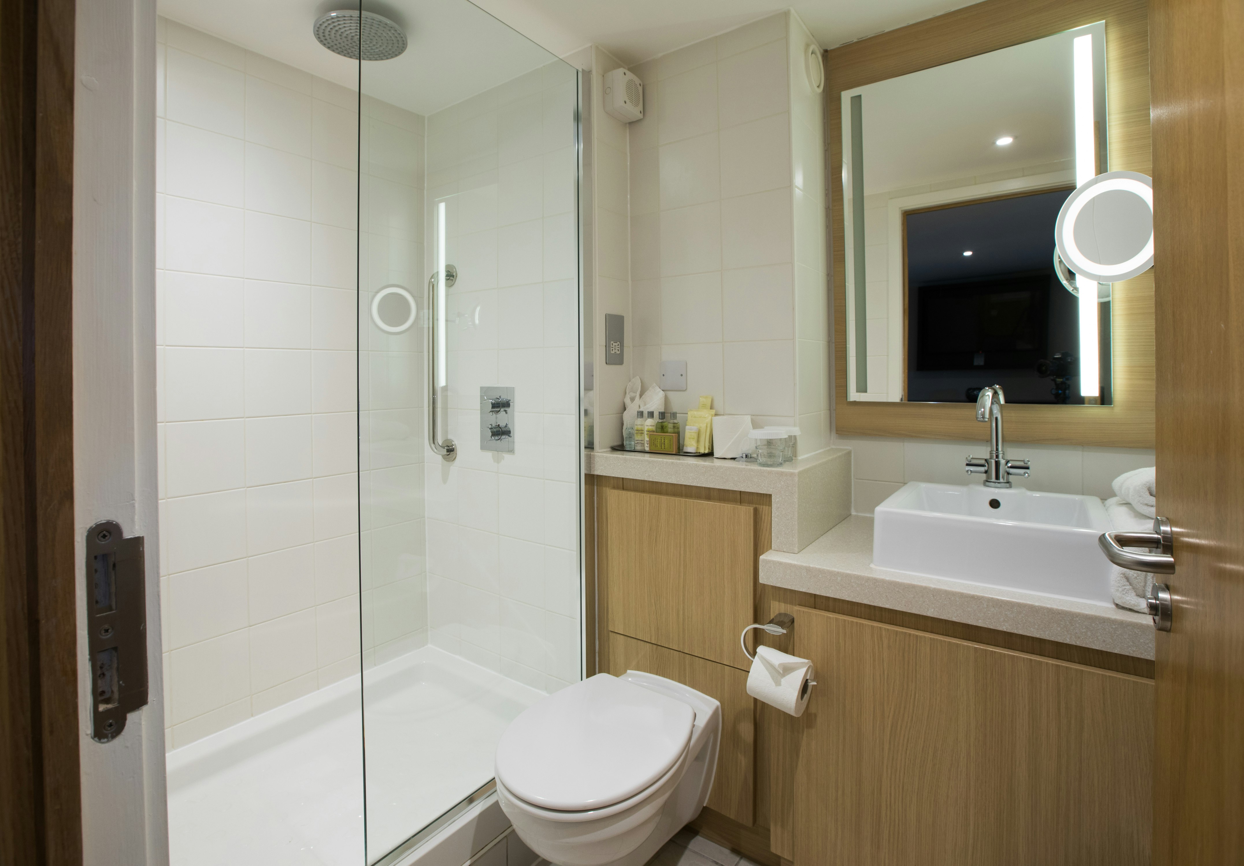 غرفة بسريرين منفصلين بإطلالة، DoubleTree by Hilton Coventry Building Society Arena 6/8