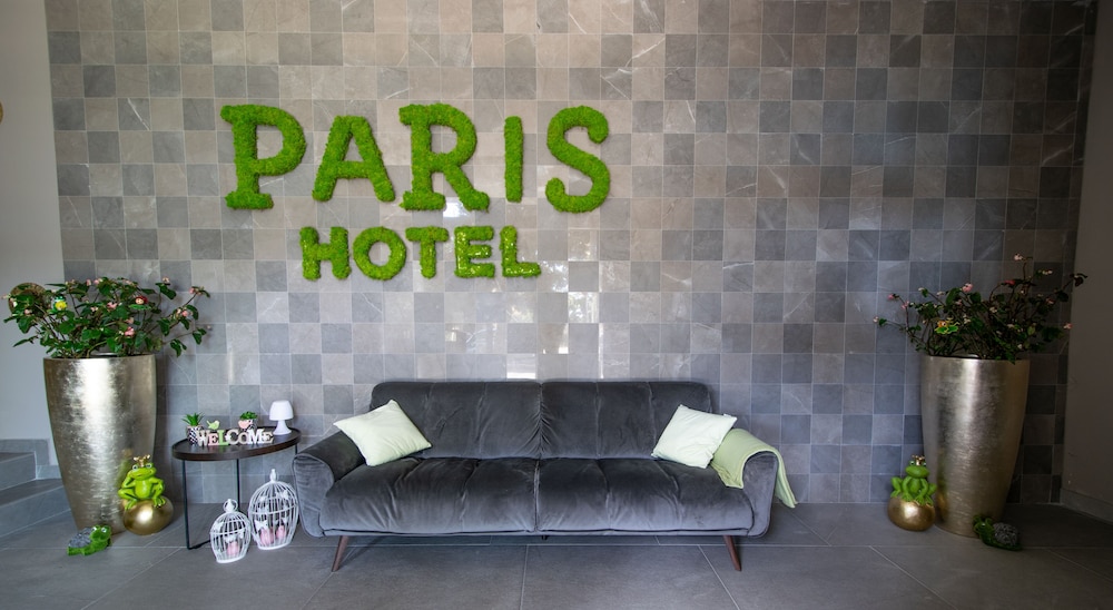 Paris Hotel 57/86