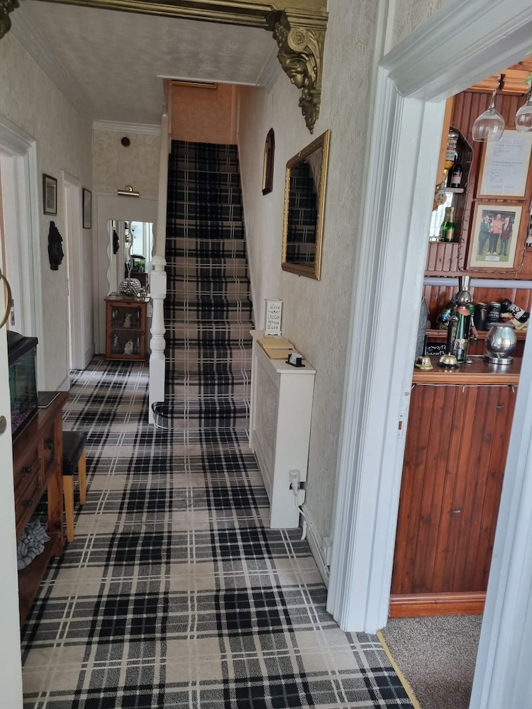 Bryn Coed Guest House 12/16
