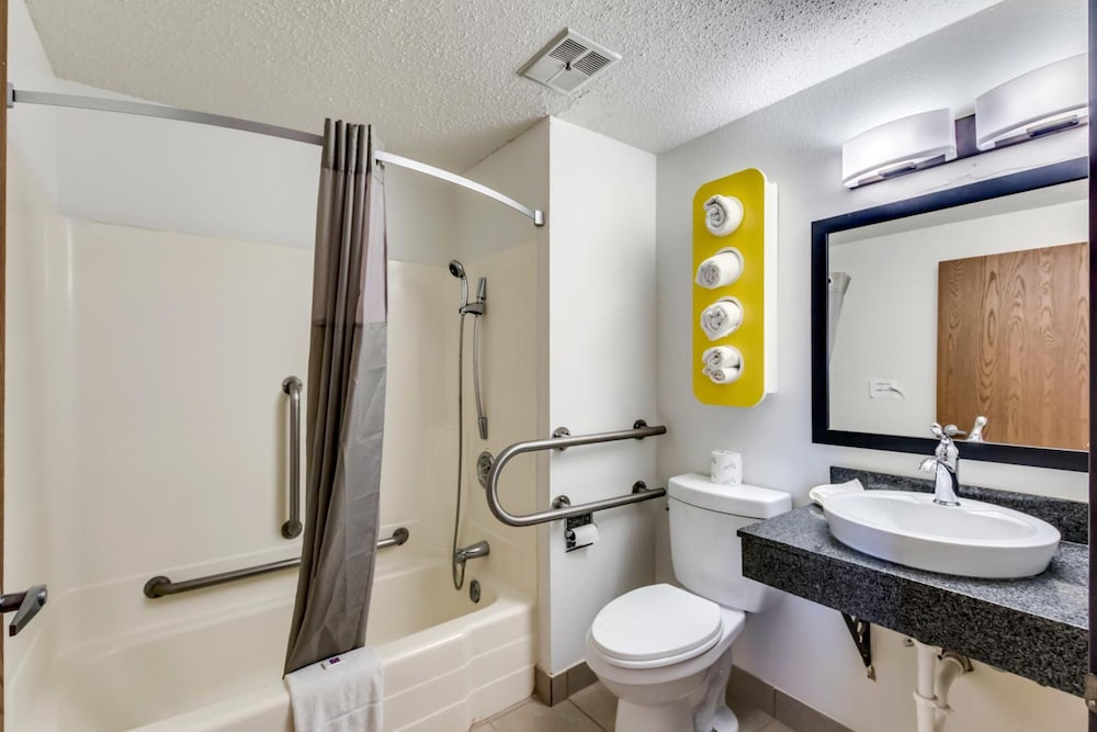 Motel6 Albert Lea, MN 57/59