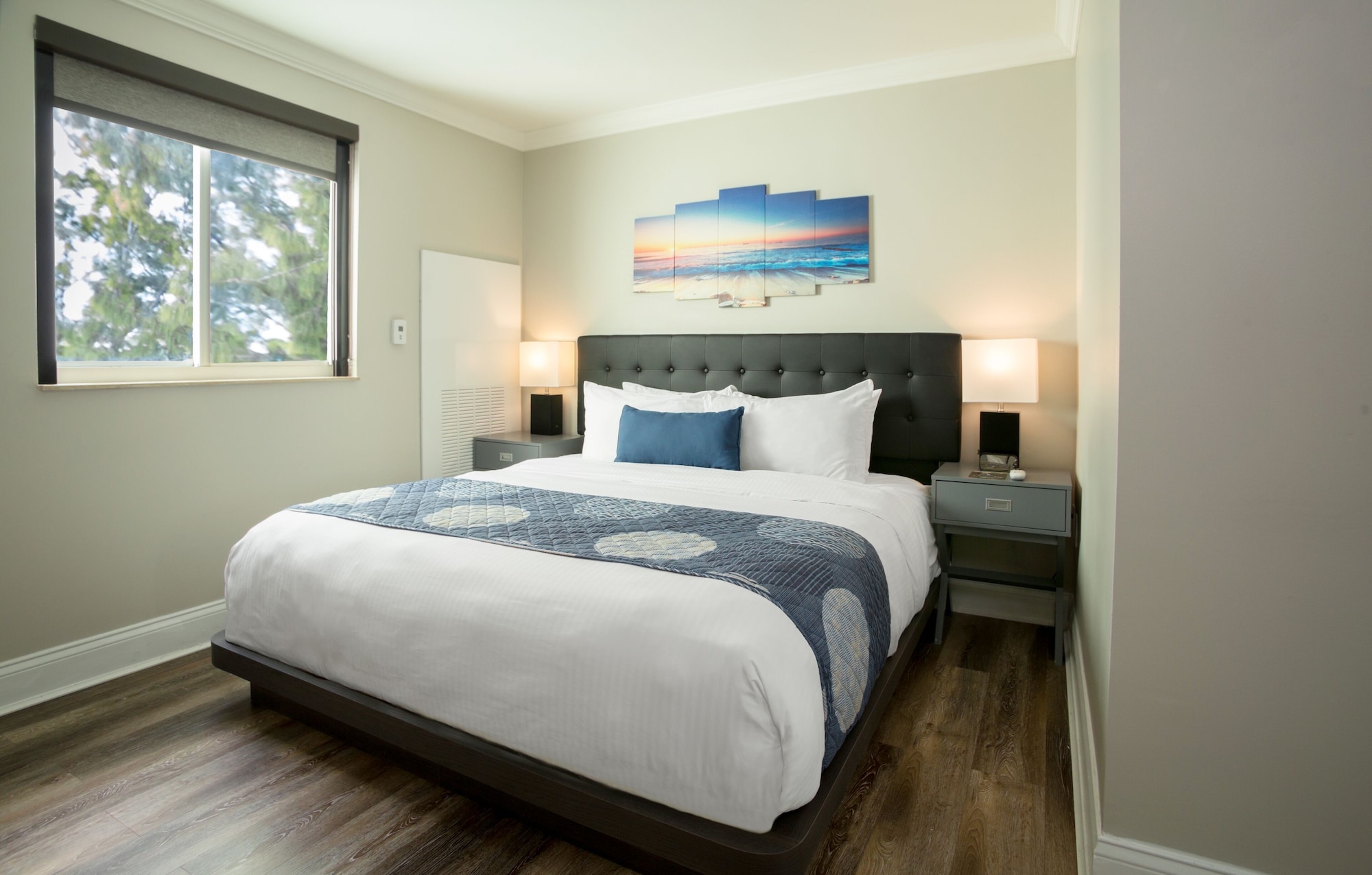 DELUXE, SUITE, KING BED, SOFA, KITCHEN
