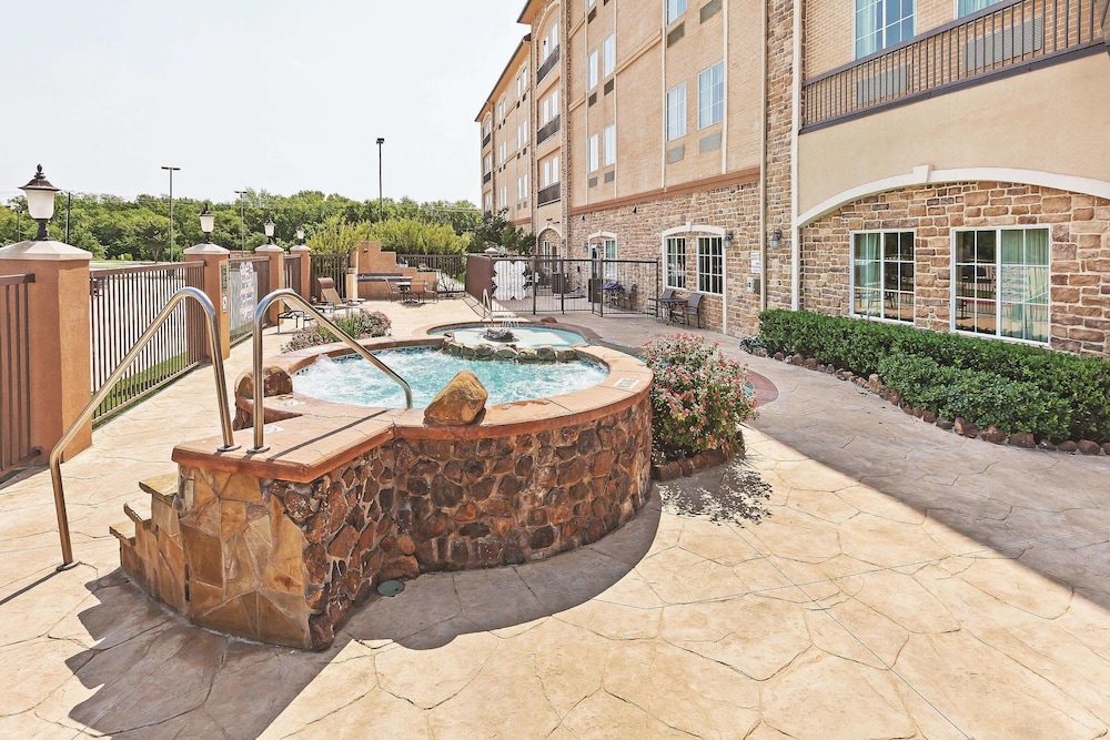 La Quinta Inn & Suites by Wyndham Allen at The Village 4/32