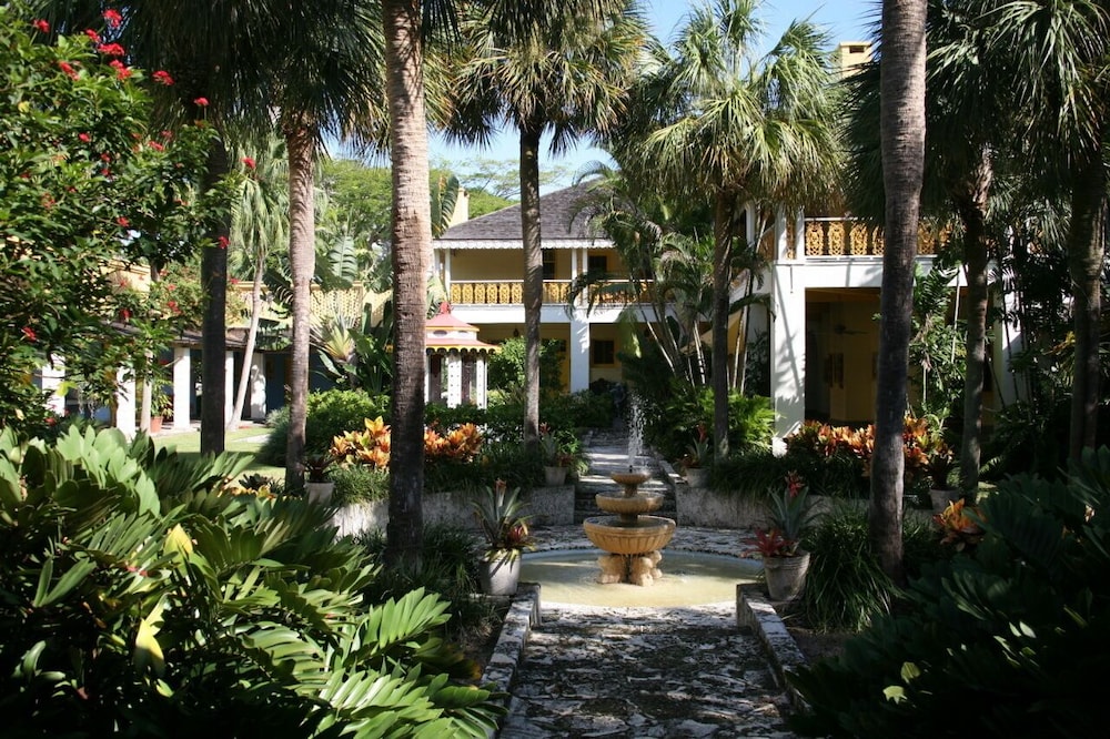 Great Escape Inn 67/75
