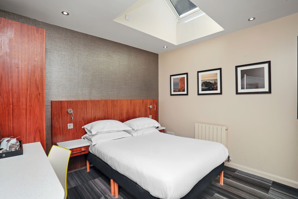 COZY, DOUBLE BED