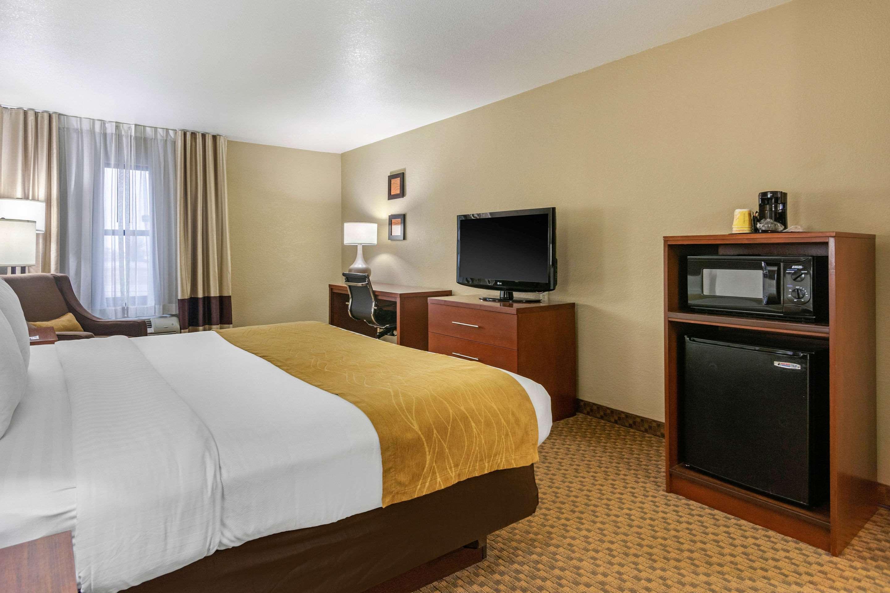 ROOM, KING BED