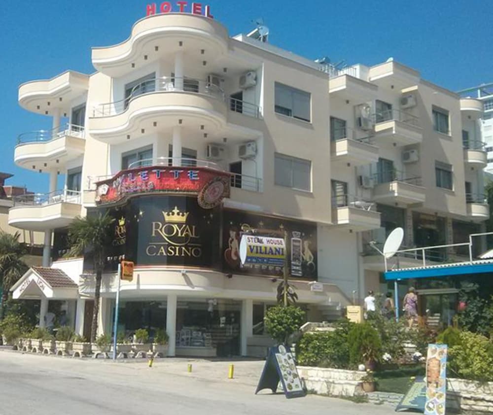 Lion Gate Hotel 6/50