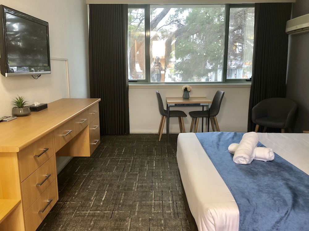 Parkdale Motor Inn 38/45