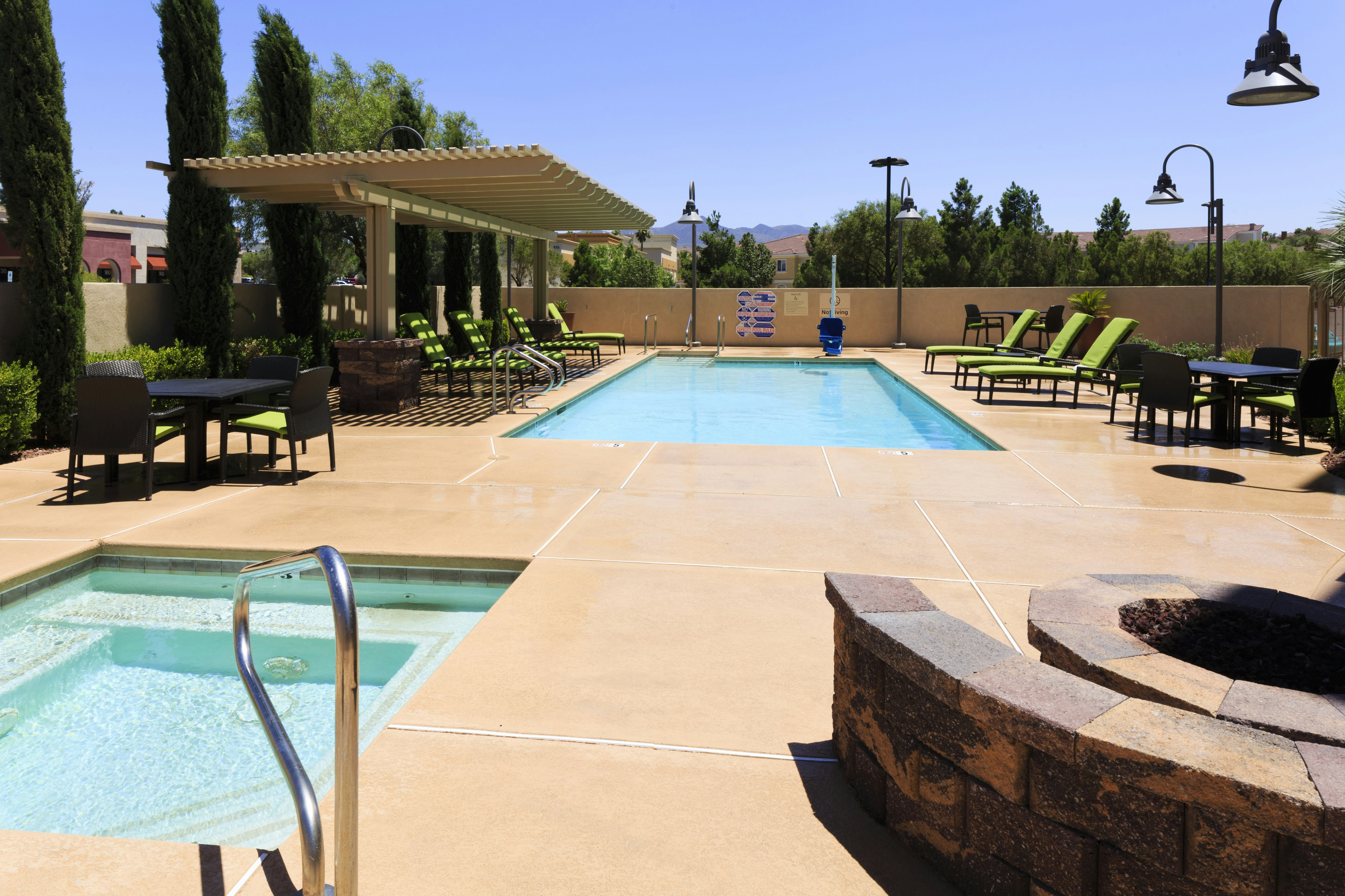 Hampton Inn & Suites Las Vegas South 15/16