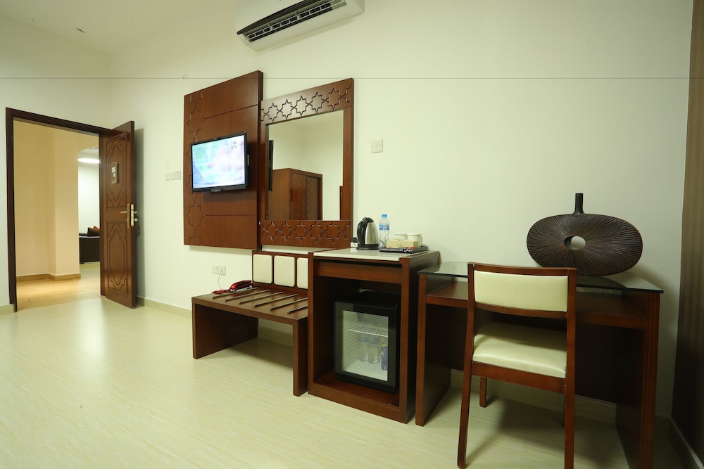 Zaki Hotel Apartment 12/25