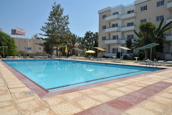 DebbieXenia Hotel Apartments 6/45