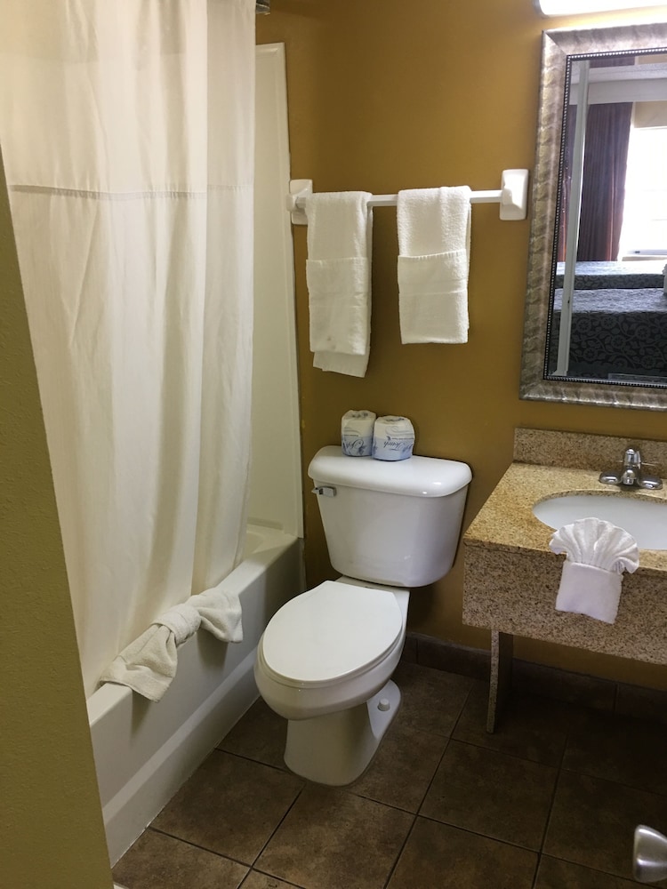 Days Inn By Wyndham Orange City/Deland 17/39