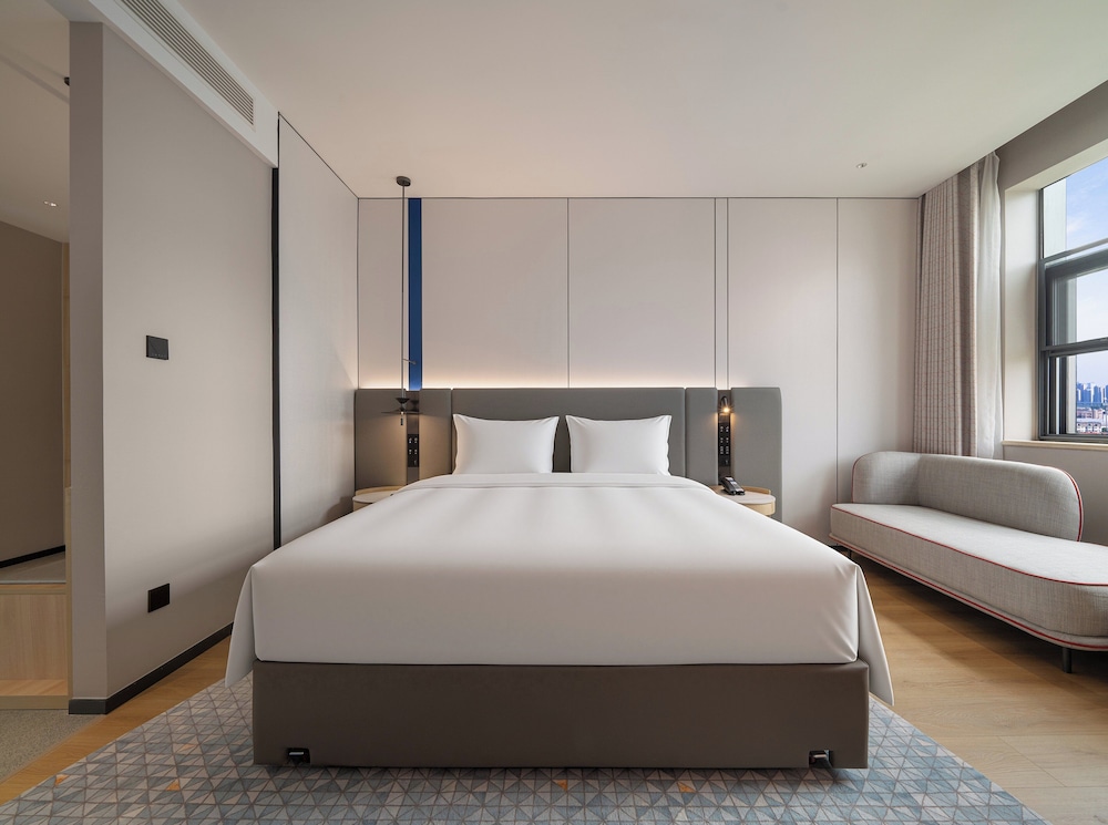 Standard, King Bed, Extra Floor Space