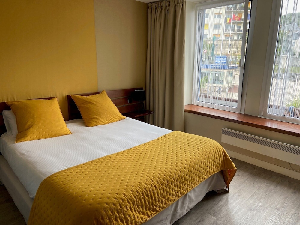 Classic, King Bed, City View
